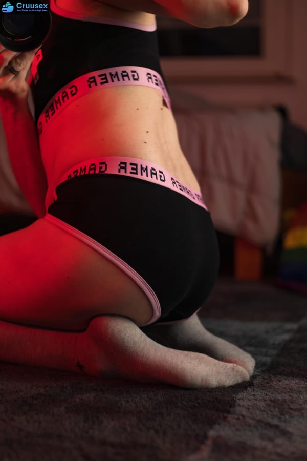 Lesbian Siren Seeking Sassy Seductress