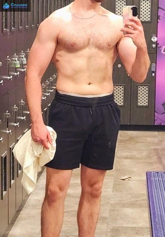 Looking for males/couples