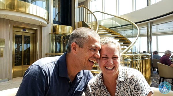Couple looking for party friends on Oasis