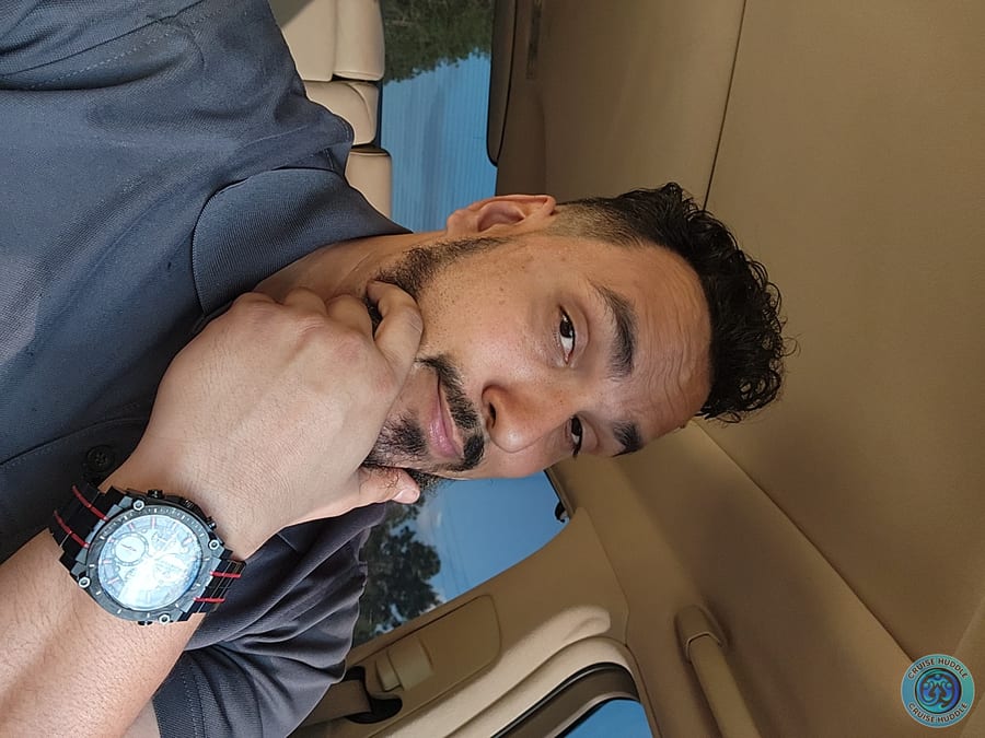 Looking to meet some single women or a couple to explore the ship with, and then eachother