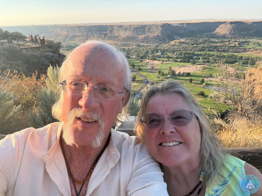 Couple on Viking Mars for Couples and Single Men