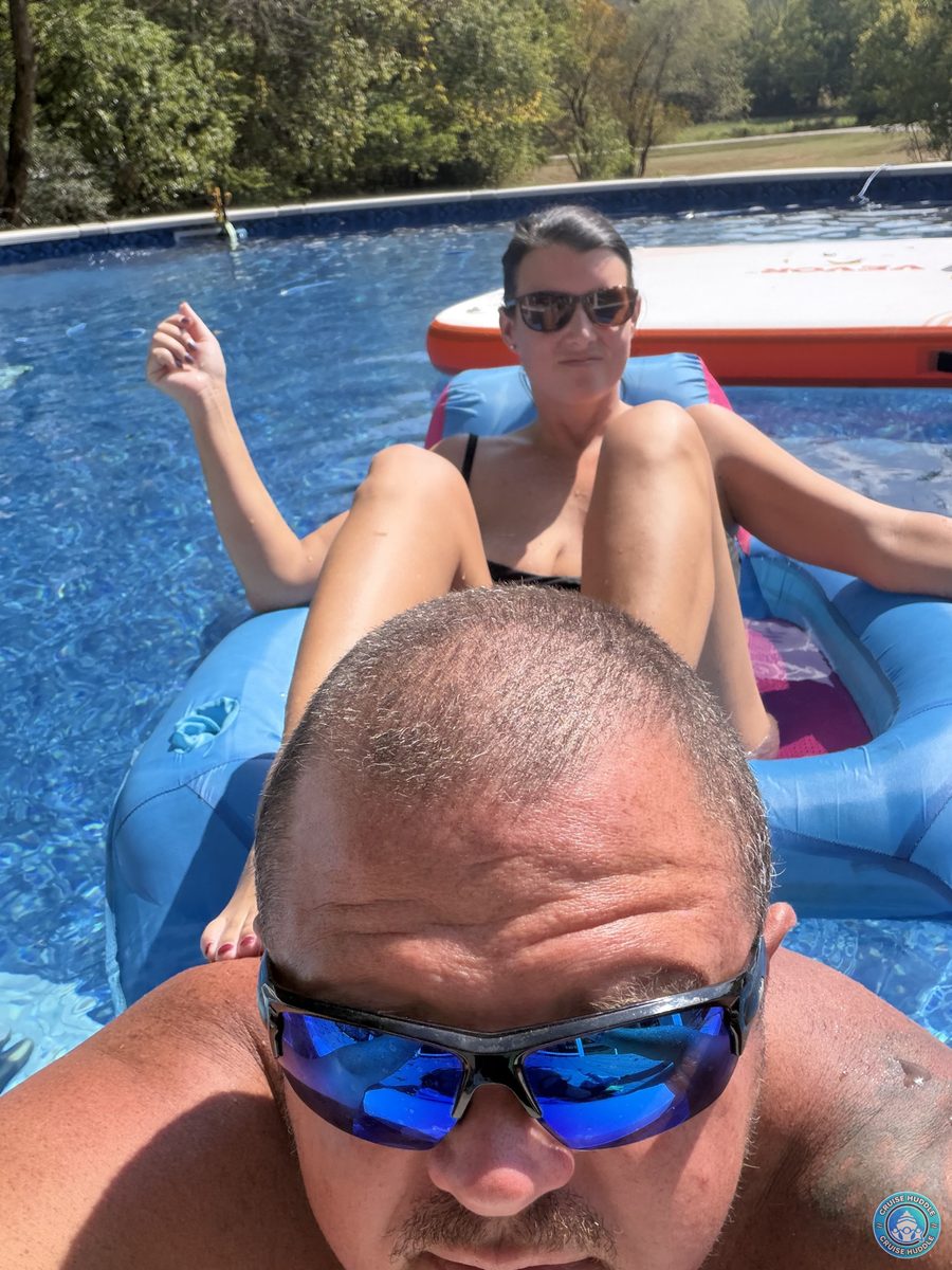 Couple looking for friends for all the right reasons